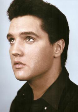 baby-letsplayhouse:  Elvis Presley, 1960 