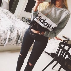 shez-a-bitch:  Get this cute outfit by clicking here or on zaful.com