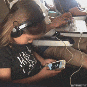 madeupmonkeyshit:  you see what she listening to on her iphone?