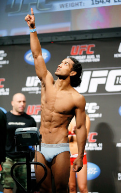 hotfamous-men:  Benson Henderson