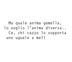 la pelle di seta, i capelli mossi