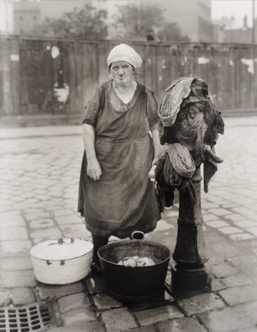 August Sander - Washerwoman (c.1930)https://painted-face.com/