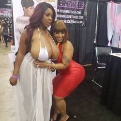 Tetas culo GRANDE!!! #exxxotica #exxxoticachicago #exxxoticachicago @darealcherokeedass @maseratixxx #assandtitties