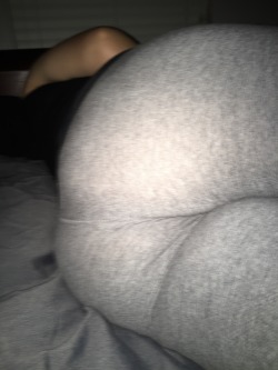 chubby-colombian-wifey:  Ass so peaceful