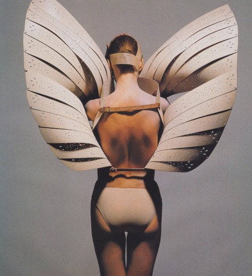 a-state-of-bliss:  Vogue US Dec 2001 - Alexander McQueen outfit