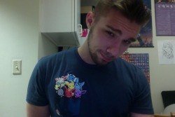 theausman14:  New Shirt, all the Eevee Evolutions in my left