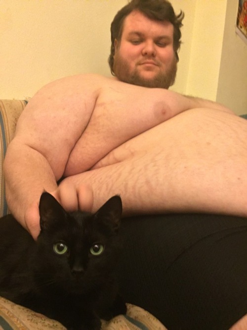 fatbestfriend:  Cats love fats it’s science.  OMG. I’m a cat…