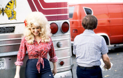 mabellonghetti:  Dolly Parton in Detroit, Michigan, 1977. Credit: