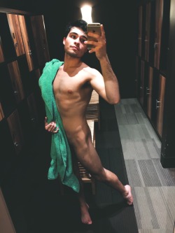 togepistew:  chill-itscool:  Yoga locker room selfie. Do you