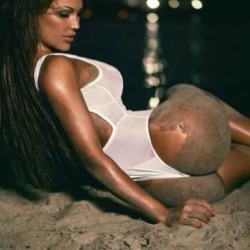 llprada:  Sand Ass 