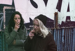 mountaindr3w:  naomi and eft having a cig 