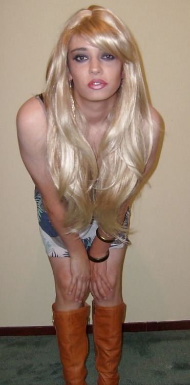 Amateur teen crossdresser, reblog if you want to fuck one from this pictures