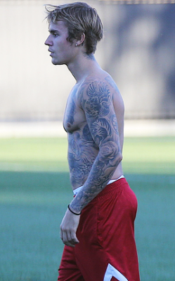 biebersdick:  zacefronsbf:  Justin Bieber out in Los Angeles,