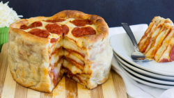greatfoods: Pillsbury Pepperoni Pizza Cake via reddit 