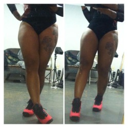thickmamas:  thick ebony thighs