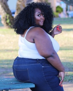 saucyewestplusmodel:  Pretty brown round… ROUND!!! • #fatandfree