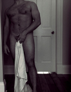 eloquentlyerotic:  Drop the towel, drop the towel….for the