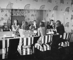  The Stork Club powder room  New York 1944  Photo: Alfred Eisenstaedt 