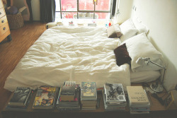 lyriquediscorde:  Home is where the books are 