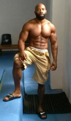 blackdaddyissues:  muscle—and-nerds:  Curtis from Philly. 
