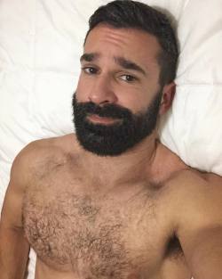 insta-hunk:  Instagram: @antonioscar  Sexy otter
