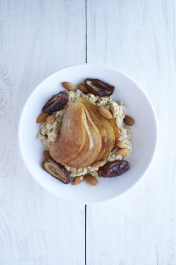 gastronomicgoodies:  Vanilla Oatmeal with Quickly Poached Cinnamon