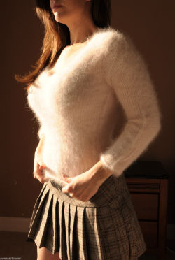 sweatersweeties:  Submit your favorite sweater to us. *Sweatersweeties.tumbler.com*
