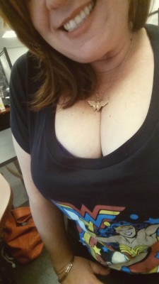 kittykunt420:kittykunt420:  Casual Friday means t-shirt and jeans