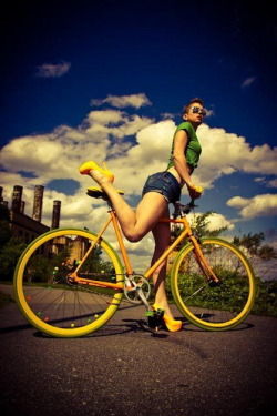 bicycle-babe:  Bicycle girl http://goo.gl/bucfm4 