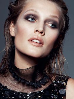 stormtrooperfashion:  Toni Garrn in “Masterclass La Fête Selon