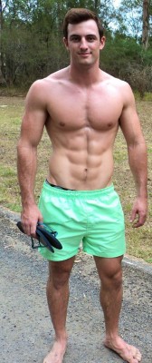 guysinshortshorts.tumblr.com/post/97320354165/