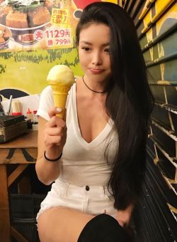 sgrubking:  she prefers your cock over ice cream (1 of 2)