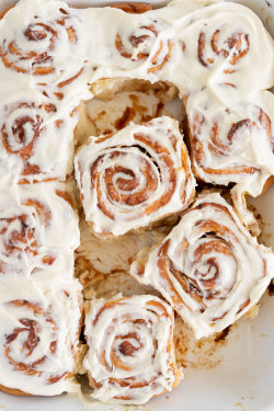 sweetoothgirl:    rhubarb sticky buns with vanilla bean mascarpone