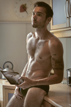 freshie:  Freshie   I need more pics of hot guys with ipads/tablets. please direct me towards them