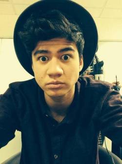 remember when calum took ash’s hat ha