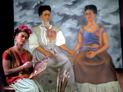 painters-in-color:  Frida Kahlo painting “Las Dos Fridas”,