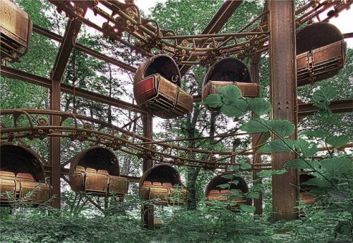 hahamagartconnect: ABANDONED AMUSEMENT PARKS - PART TWO Seems folks can’t get enough of pictures surfacing from abandoned theme parks. To be perfectly honest, nor can we. Here’s a follow up to our hugely popular first blog post on the thrills &