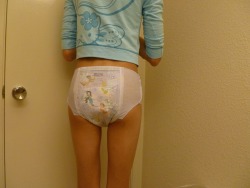 youneeddiapers: Nikki had to go stand in the corner because she wet her pull up at the grocery store with mom. 