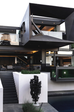 luxuryera:  Kloof Road House Designed by: Nico Van Der Meulen
