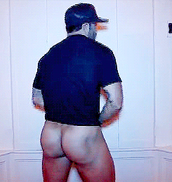datjigglebootie:  GANG BANG STARTS IN 5 MINUTES…..HURRY