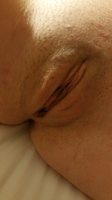 cumtributesfromstrangers:  Just shaved pussy needs a little cream