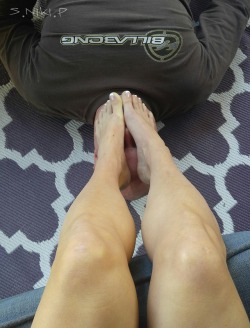 nikikittenniki:  My lucky cuckold husband got to be my foot stool