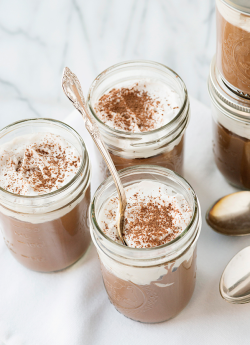 vegan-yums:  Vegan chocolate pudding with whipped coconut cream