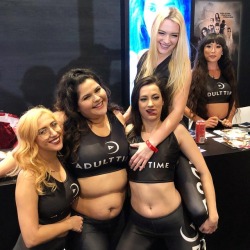 Surrounded by babes at the @adulttimecom booth @avnshow!  (at