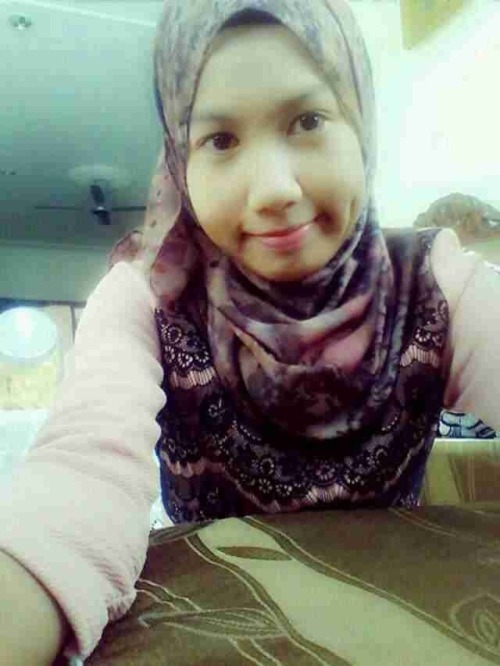 kotekawaq:  dedaun:  Hamizah katanya..  Xpernah jemu tgk 