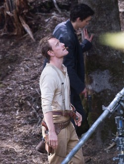 spycamblog:    Michael Fassbender caught pissing The Biggest