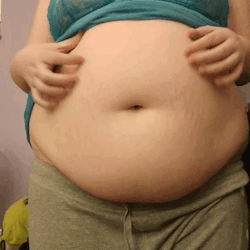 chubbydel:Sometimes the size of my belly sneaks up on me