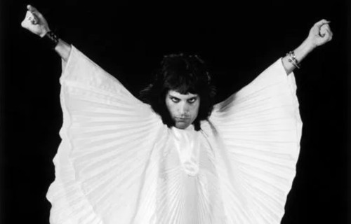 imcreepingdeath99:  Happy birthday to the greatest frontman of all time- Freddie Mercury! He would’ve turned 70 today. We still love you, darling! 