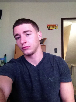 straightboyselfpics:  Alec 