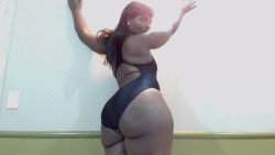 thebuttxxx:  AFRICANCURVES IS LIVE RIGHT NOW 